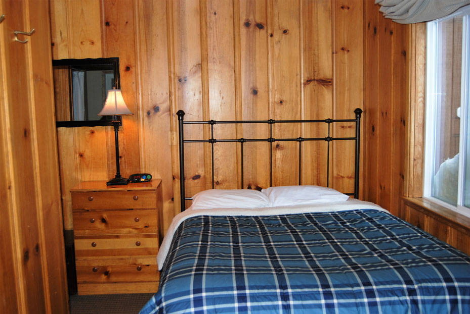 Cabin 9 bedroom