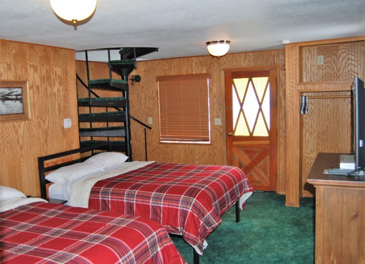 Cabin 8 downstairs bedroom