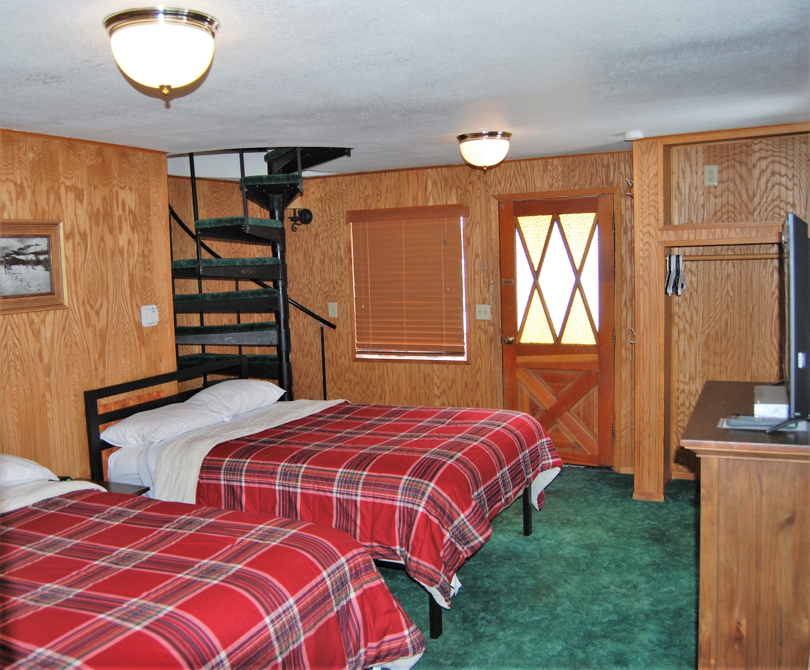 Cabin 8 downstairs bedroom
